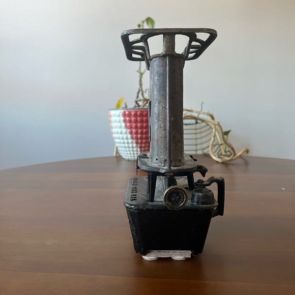 Vintage Union Cast Iron Sad Iron Heater Stove Double Mica Window - Picture 4 of 4